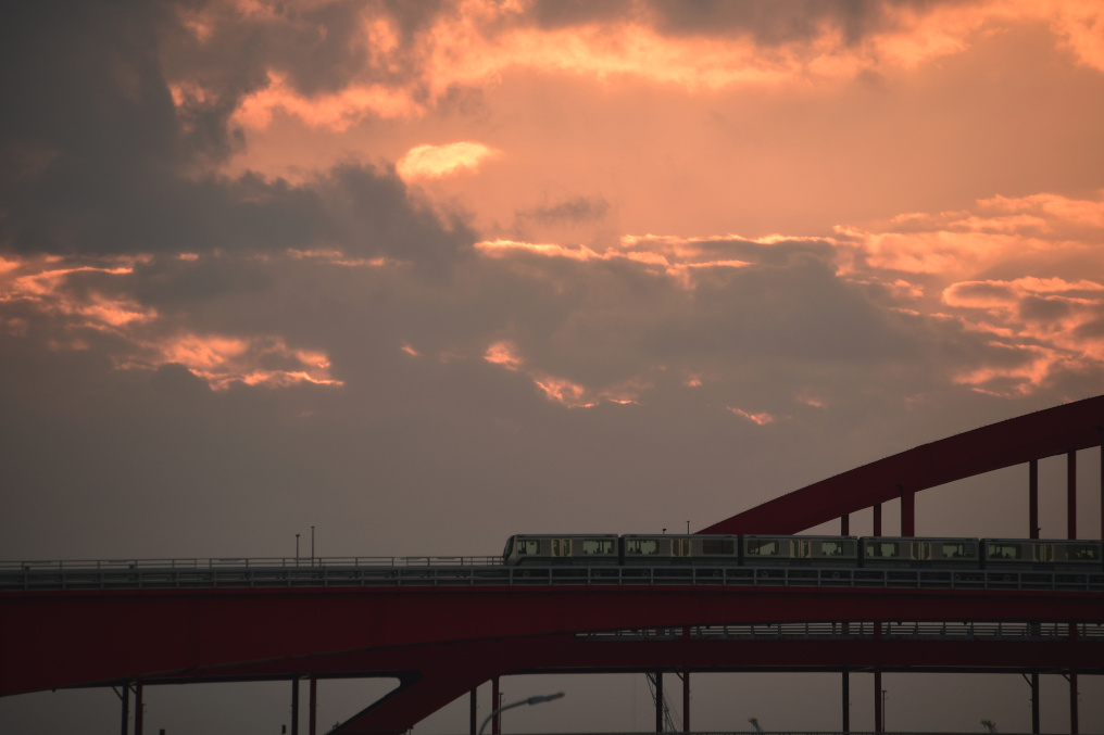 神戸大橋を渡るポートライナー