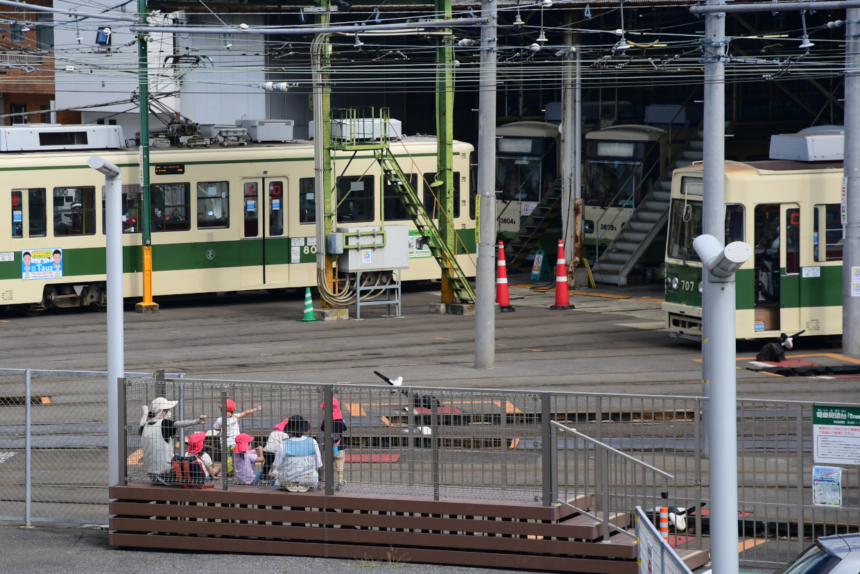 千田車庫の園児たち