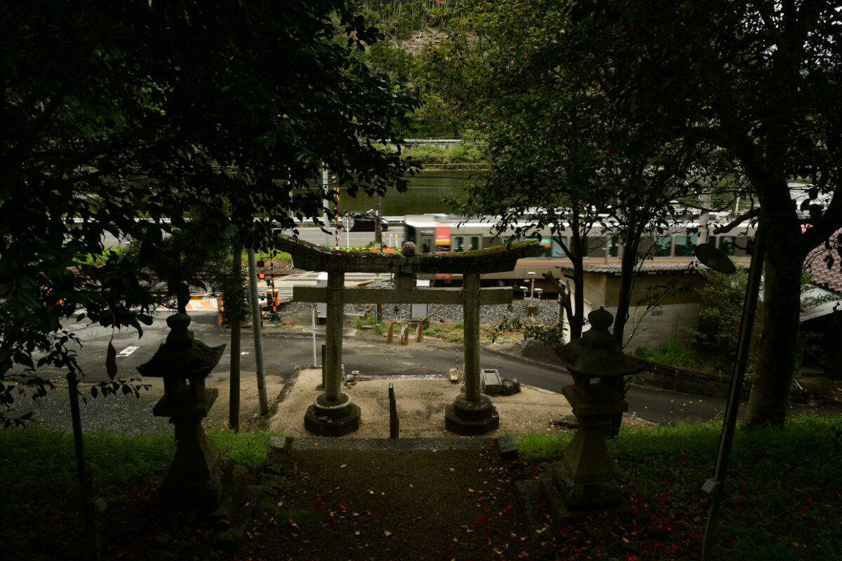 八幡神社を走り抜けるUrara