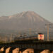 大山と特急やくも